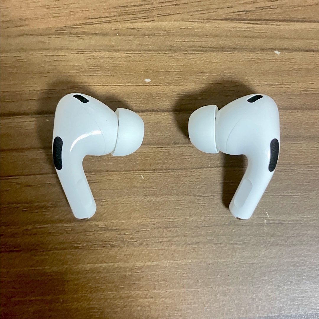 Apple(アップル)のApple AirPods Pro 第2世代 Apple限定保証あり スマホ/家電/カメラのオーディオ機器(ヘッドフォン/イヤフォン)の商品写真