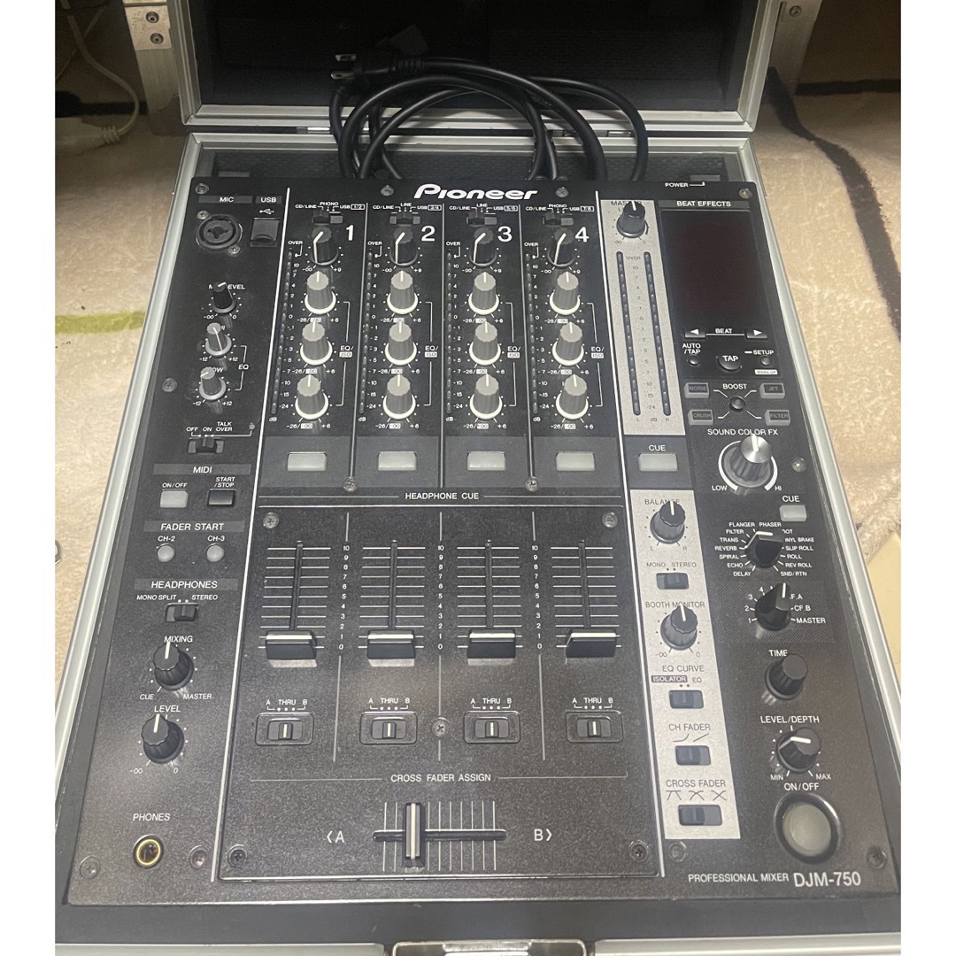 Pioneer(パイオニア)のPioneer DJM-750 ハードケース付 ミキサーとターンテーブル 楽器のDJ機器(DJミキサー)の商品写真