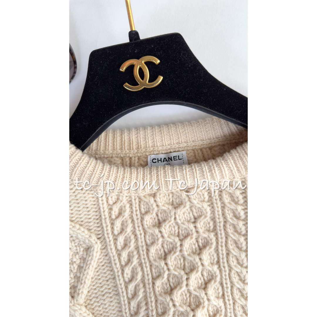 CHANEL(シャネル)の美品 シャネル CHANEL ヴィンテージ・アイボリー・可愛すぎる(⁠◍⁠•⁠ᴗ⁠•⁠◍⁠) ニット・CCロゴ・貴重なフィッシャーマンセーター 36 38 レディースのジャケット/アウター(ノーカラージャケット)の商品写真