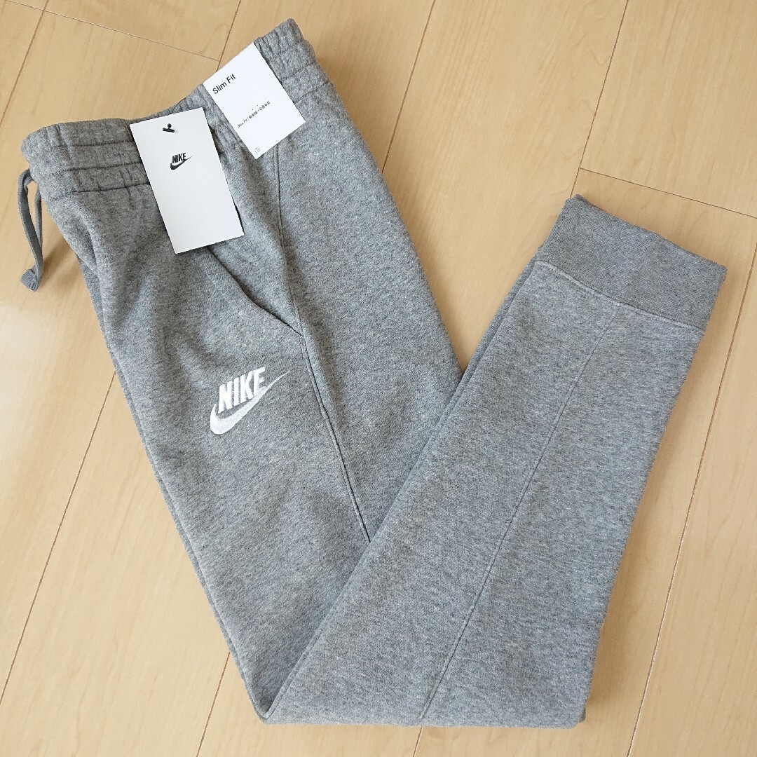 NIKE(ナイキ)の新品 NIKE ジュニア 160 グレー パンツ 裏起毛 ナイキ キッズ/ベビー/マタニティのキッズ服男の子用(90cm~)(パンツ/スパッツ)の商品写真