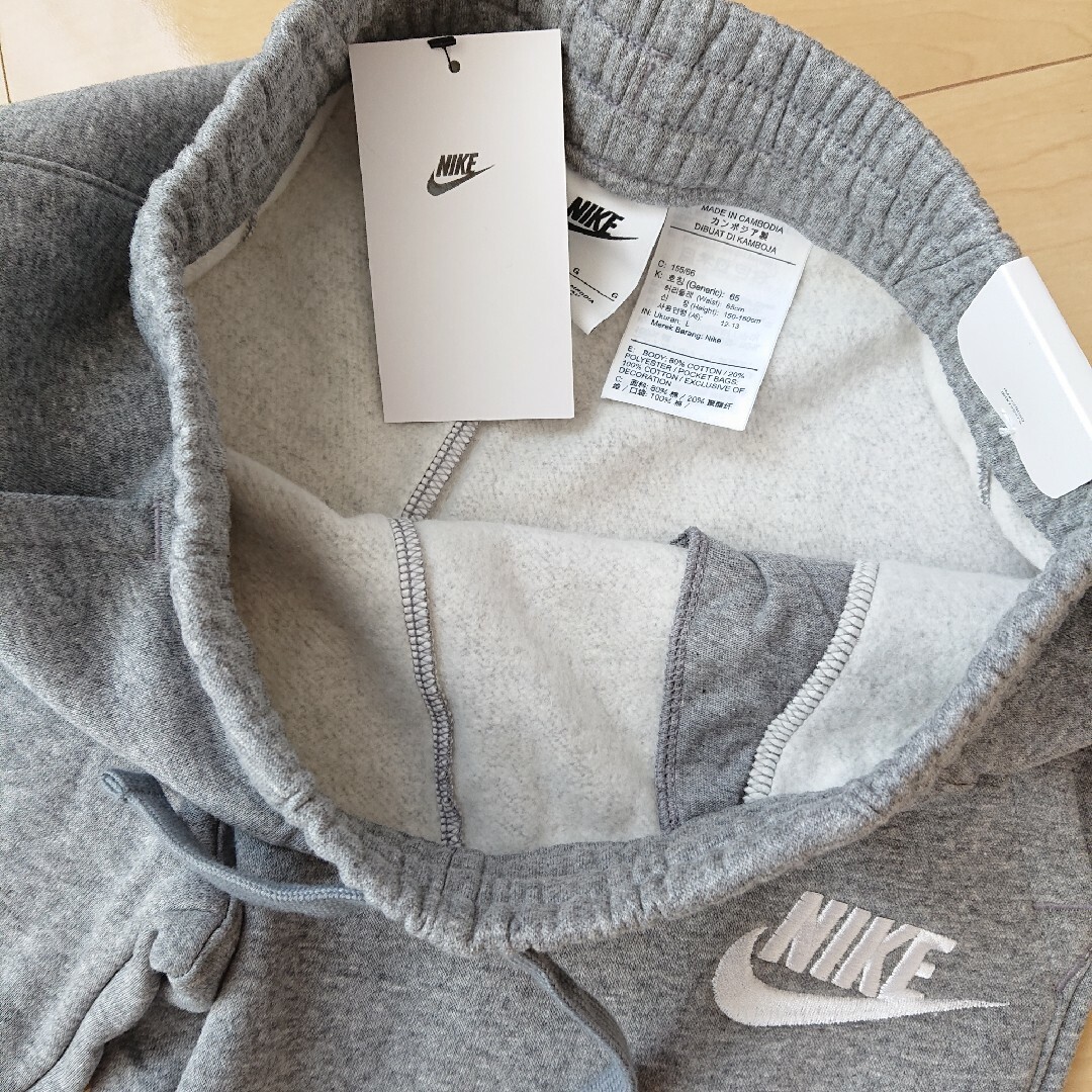 NIKE(ナイキ)の新品 NIKE ジュニア 160 グレー パンツ 裏起毛 ナイキ キッズ/ベビー/マタニティのキッズ服男の子用(90cm~)(パンツ/スパッツ)の商品写真