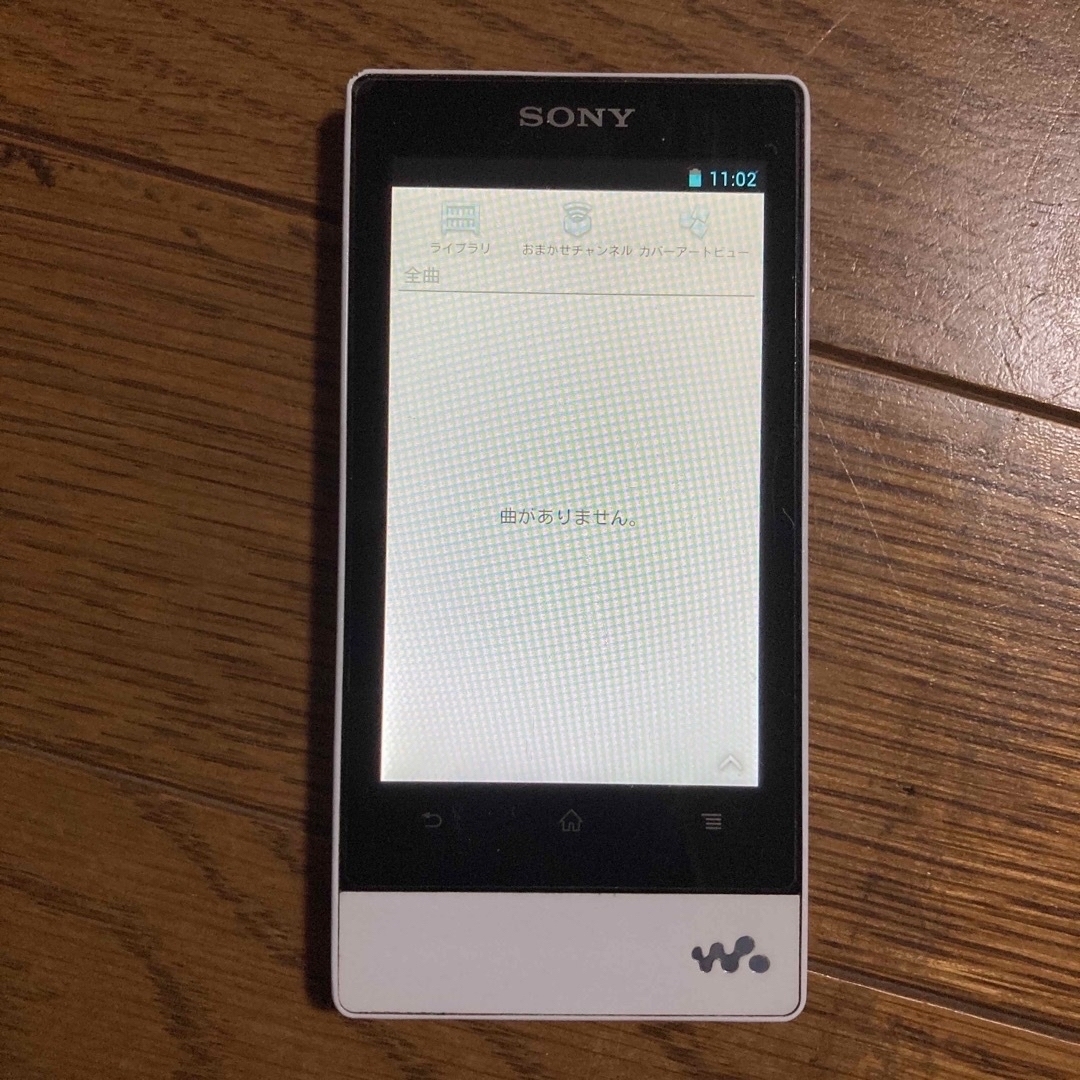 SONY(ソニー)のウォークマン　NW-F805 ホワイト　本体＋充電コード スマホ/家電/カメラのオーディオ機器(ポータブルプレーヤー)の商品写真