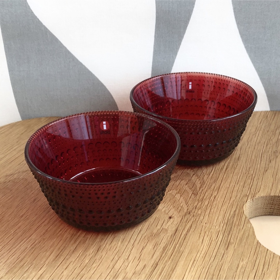 iittala(イッタラ)の新品 2個 iittala イッタラ カステヘルミ ボウル クランベリー インテリア/住まい/日用品のキッチン/食器(食器)の商品写真