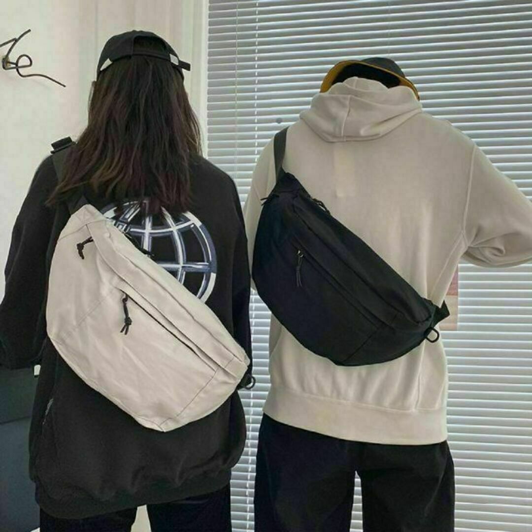 【ブラック】大容量ボディバッグ　男女兼用 ウエストポーチ ショルダーバッグ 韓国 メンズのバッグ(ボディーバッグ)の商品写真