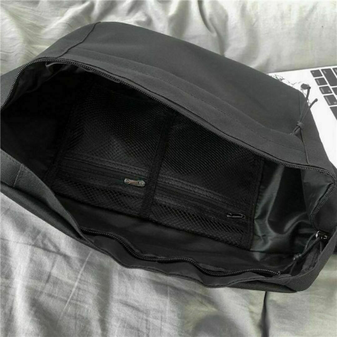【ブラック】大容量ボディバッグ　男女兼用 ウエストポーチ ショルダーバッグ 韓国 メンズのバッグ(ボディーバッグ)の商品写真