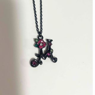 アナスイ(ANNA SUI)の【レア美品】ANNA SUI イニシャルネックレス M ブラック(ネックレス)