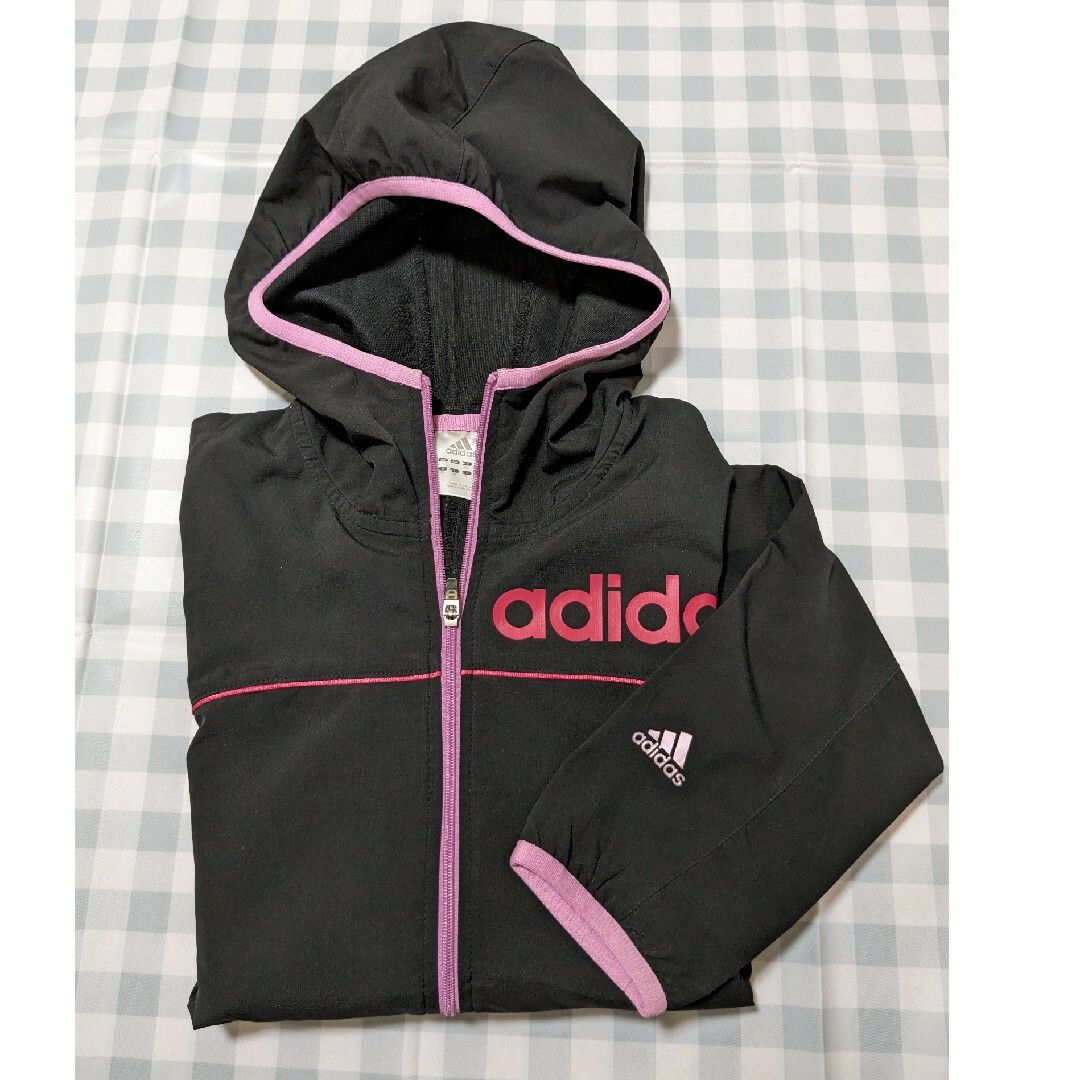 adidas(アディダス)のアディダス　ウインドブレーカー　女の子　S キッズ/ベビー/マタニティのキッズ服女の子用(90cm~)(ジャケット/上着)の商品写真