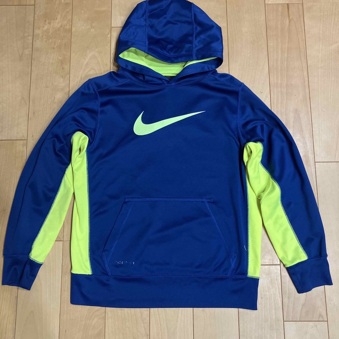 NIKE(ナイキ)のNIKE パーカー150センチ キッズ/ベビー/マタニティのキッズ服男の子用(90cm~)(ジャケット/上着)の商品写真