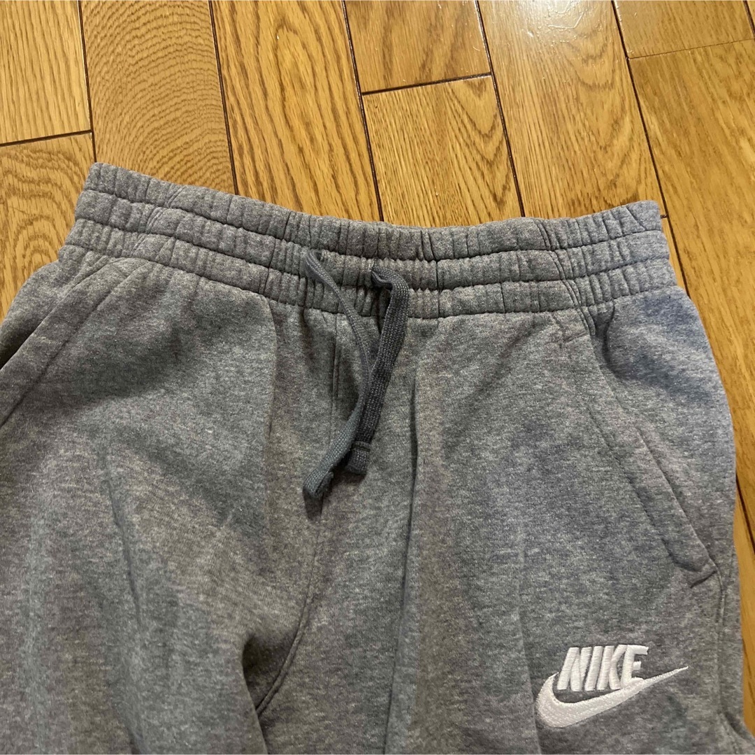 NIKE(ナイキ)のNIKE ナイキ　キッズスウェットパンツ　160cm キッズ/ベビー/マタニティのキッズ服男の子用(90cm~)(パンツ/スパッツ)の商品写真