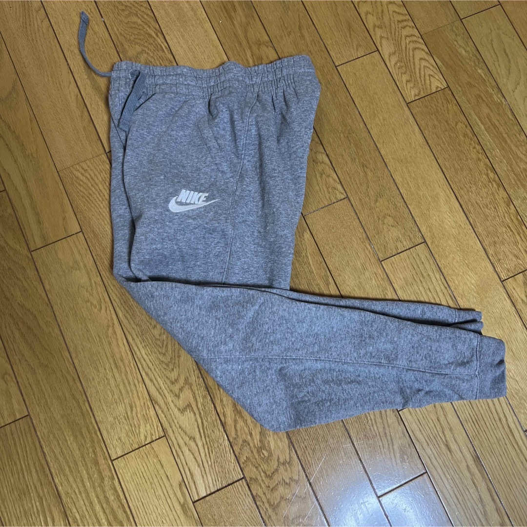 NIKE(ナイキ)のNIKE ナイキ　キッズスウェットパンツ　160cm キッズ/ベビー/マタニティのキッズ服男の子用(90cm~)(パンツ/スパッツ)の商品写真