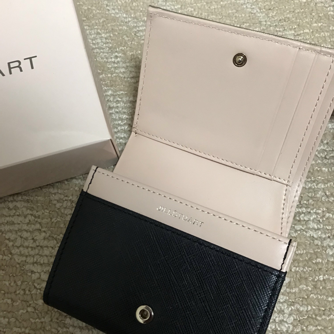 JILLSTUART(ジルスチュアート)の新品未使用　ジルスチュアート　折り財布 レディースのファッション小物(財布)の商品写真
