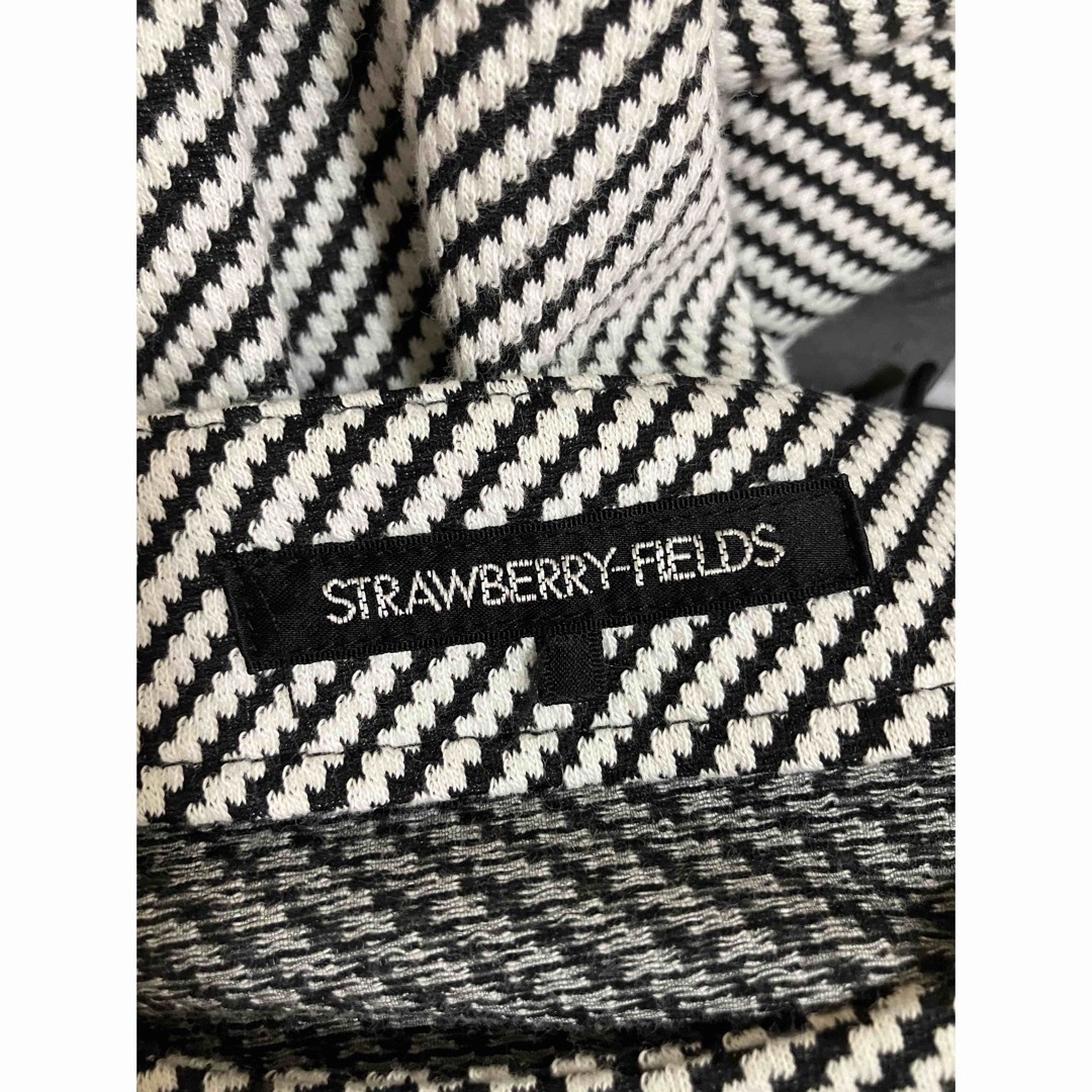 STRAWBERRY-FIELDS(ストロベリーフィールズ)のSTRAWBERRY-FIELDS ストロベリーフィールズ  ワンピース　ベル袖 レディースのワンピース(ひざ丈ワンピース)の商品写真