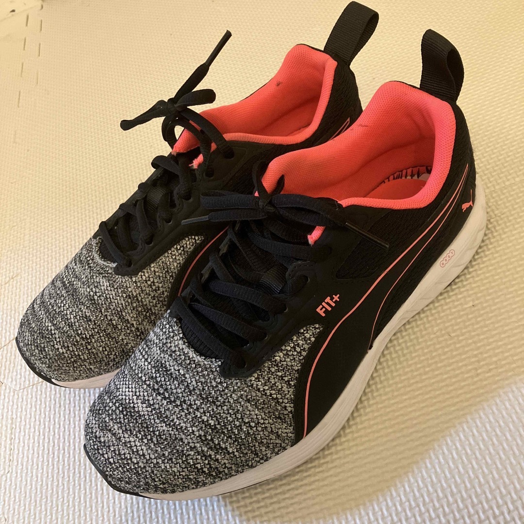 【美品】 PUMA プーマ ランニングシューズ | フリマアプリ ラクマ