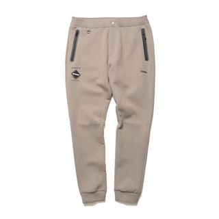 エフシーアールビー(F.C.R.B.)のFCRB TECH SWEAT TRAINING PANTS ベージュ XL(その他)