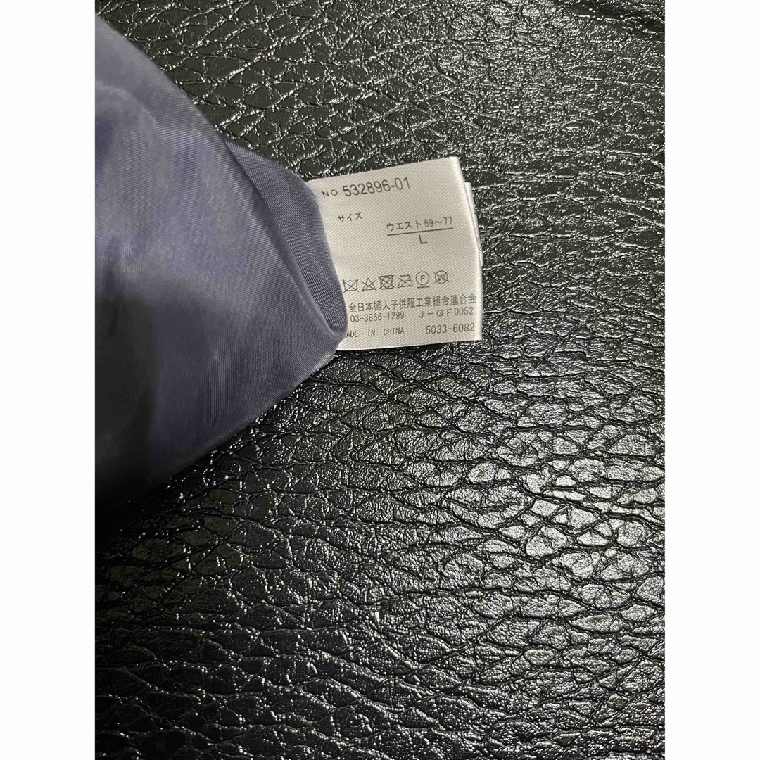 未使用　フラワー柄　フレアスカート　ネイビーＬサイズ レディースのスカート(ロングスカート)の商品写真