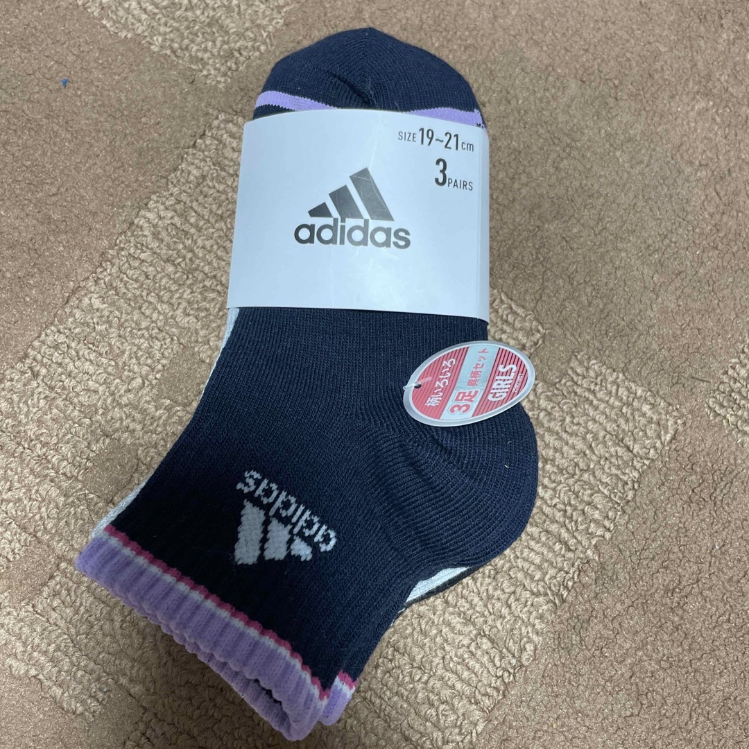 adidas(アディダス)のadidas 子供用靴下3足セット　19-21cm キッズ/ベビー/マタニティのこども用ファッション小物(靴下/タイツ)の商品写真