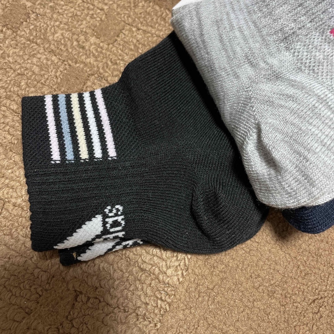 adidas(アディダス)のadidas 子供用靴下3足セット　19-21cm キッズ/ベビー/マタニティのこども用ファッション小物(靴下/タイツ)の商品写真