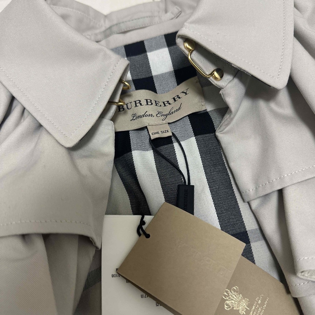 BURBERRY(バーバリー)の限定価格★新品★ BURBERRYバーバリー★フリルショートケープ★ポンチョ レディースのジャケット/アウター(ポンチョ)の商品写真