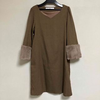 トッコクローゼット(TOCCO closet)のトッコクローゼット　ワンピース　袖ファー　チェック　茶系(ひざ丈ワンピース)