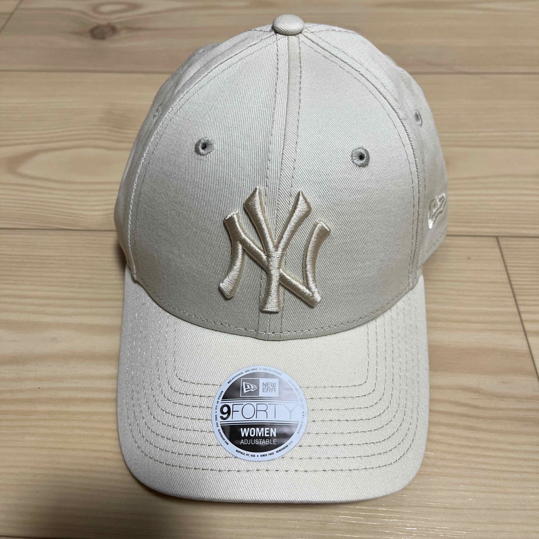 NEW ERA(ニューエラー)のニューエラ　NEW ERA キャップ　NY ニューヨークヤンキース　オフホワイト レディースの帽子(キャップ)の商品写真