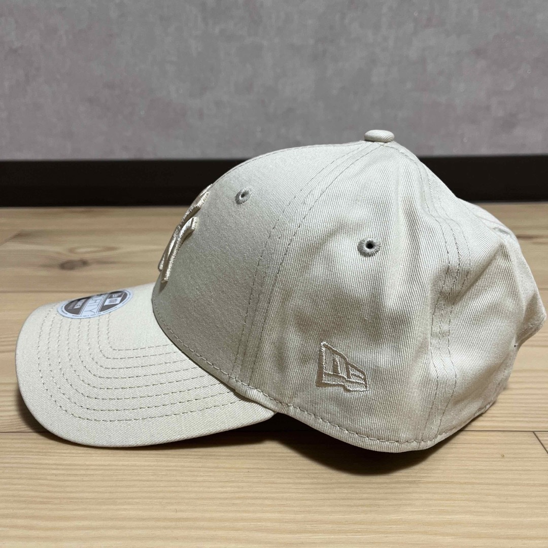 NEW ERA(ニューエラー)のニューエラ　NEW ERA キャップ　NY ニューヨークヤンキース　オフホワイト レディースの帽子(キャップ)の商品写真