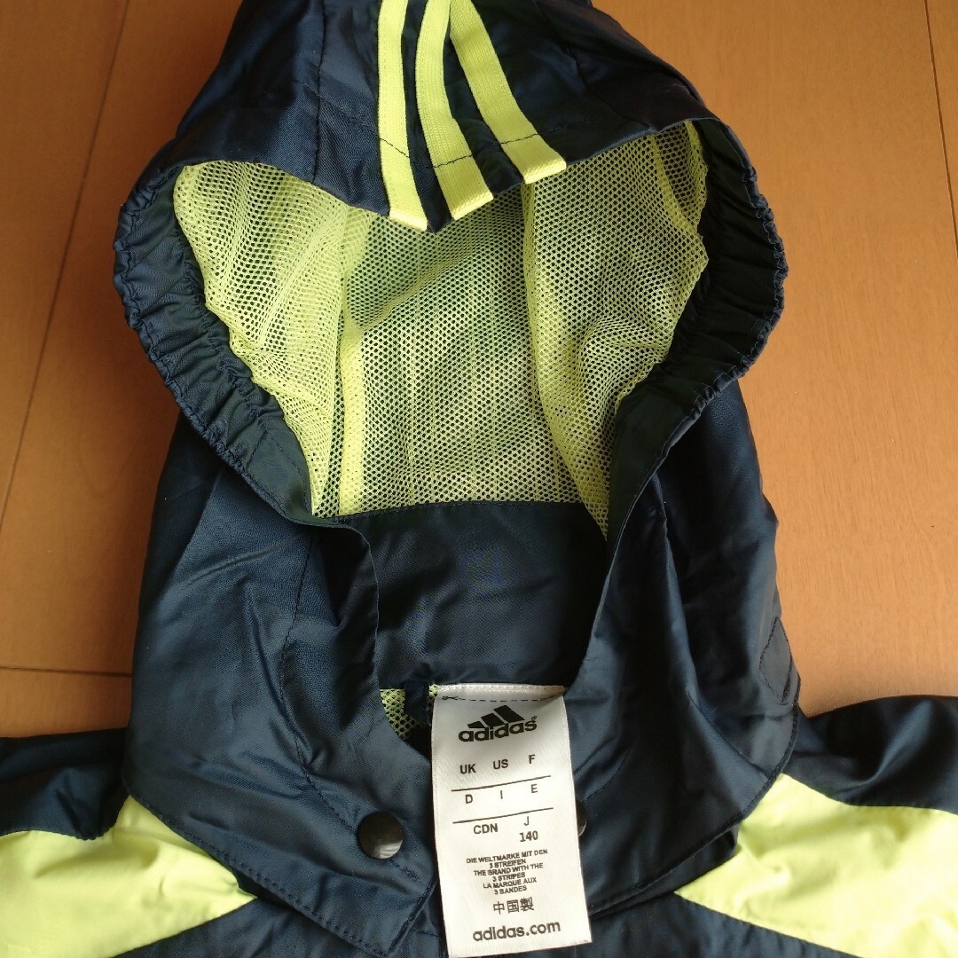 adidas(アディダス)のアディダス ウインドブレーカー キッズ/ベビー/マタニティのキッズ服男の子用(90cm~)(ジャケット/上着)の商品写真