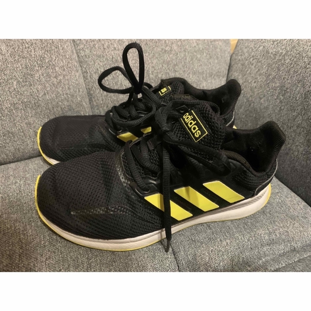 adidas(アディダス)の★アディダス★adidas★ランニングシューズ ジュニア ランファルコン キッズ/ベビー/マタニティのキッズ靴/シューズ(15cm~)(スニーカー)の商品写真