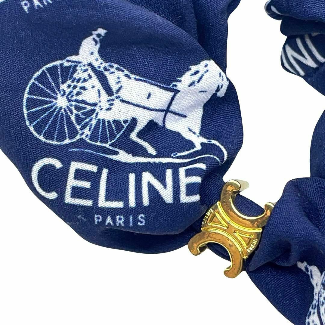 celine(セリーヌ)の一点物 正規品 セリーヌ ロゴ シュシュ ネイビー 白 ゴールド金具 2021 レディースのヘアアクセサリー(ヘアゴム/シュシュ)の商品写真