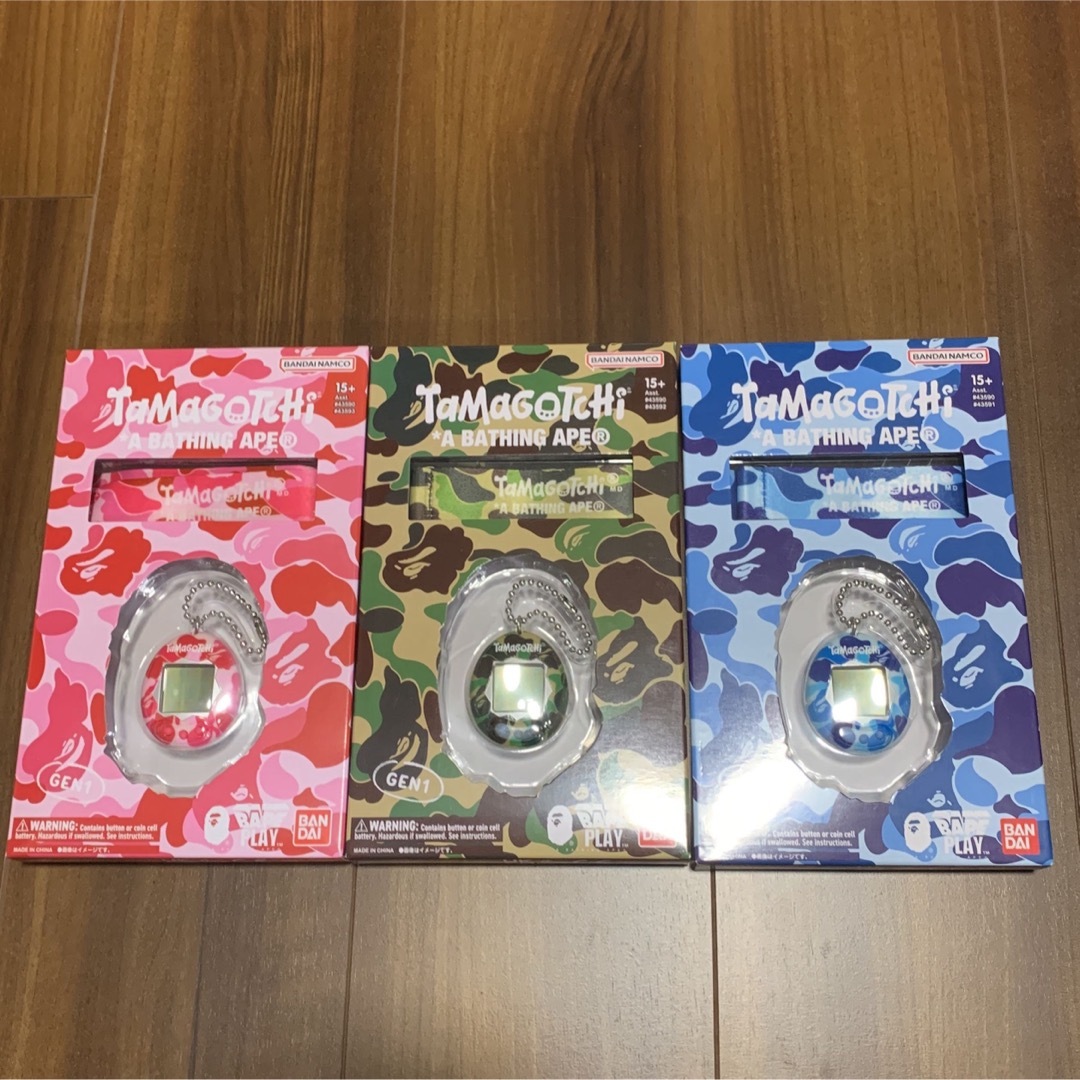 A BATHING APE(アベイシングエイプ)の３種セット BAPE X TAMAGOTCHI ABC CAMO たまごっち エンタメ/ホビーのおもちゃ/ぬいぐるみ(キャラクターグッズ)の商品写真