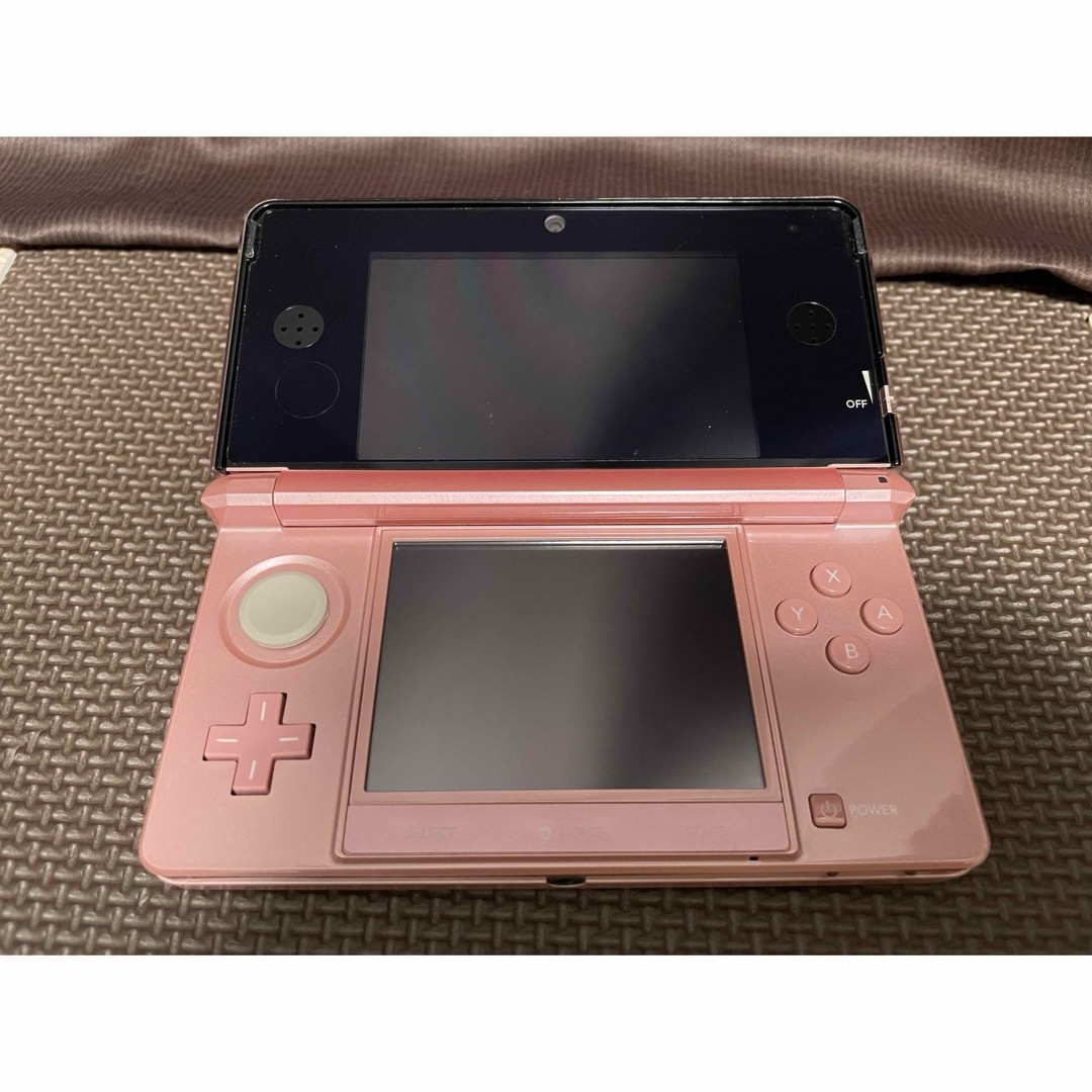 ニンテンドー3DS(ニンテンドー3DS)のNintendo 3DS 本体 ミスティピンク エンタメ/ホビーのゲームソフト/ゲーム機本体(携帯用ゲーム機本体)の商品写真