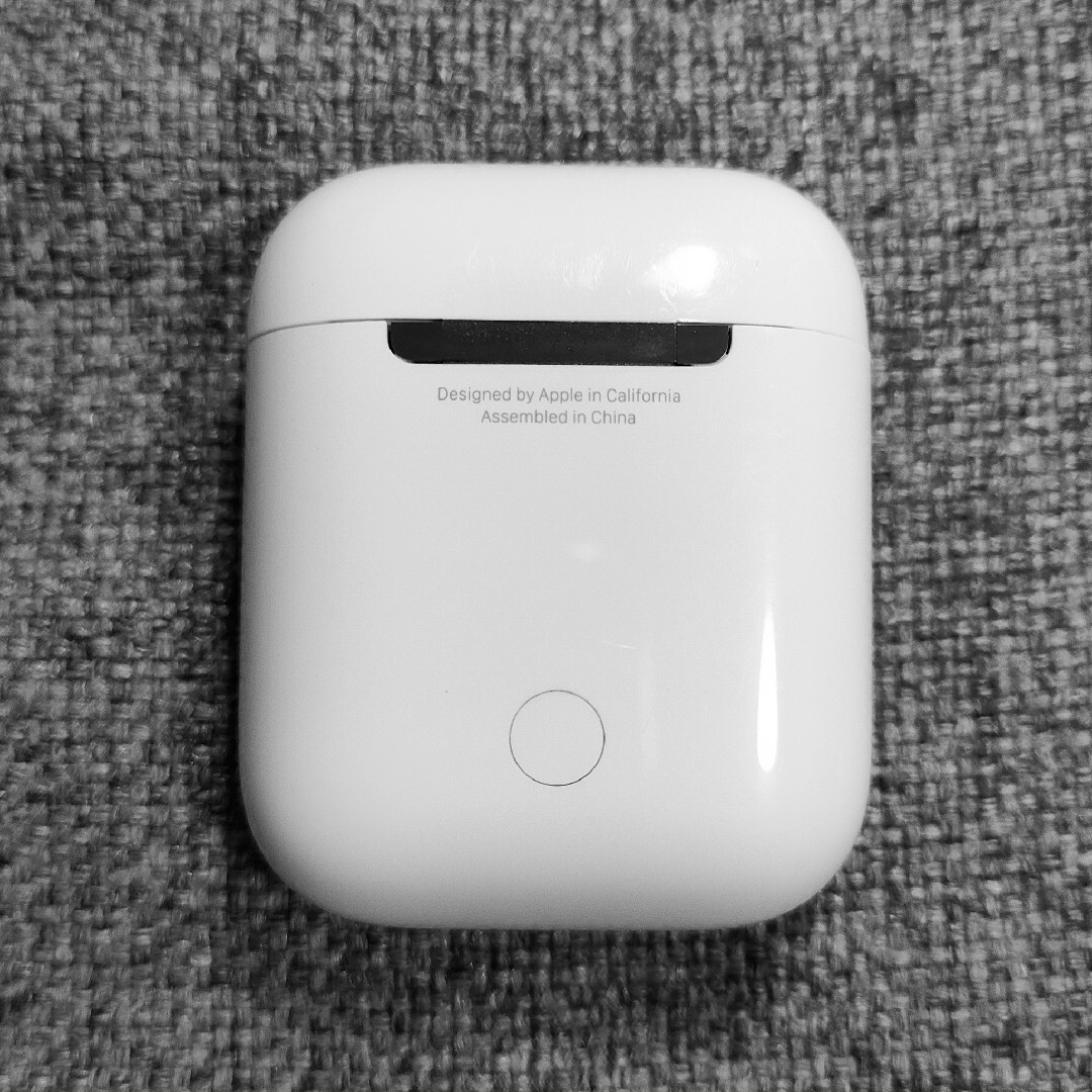 Apple(アップル)のApple AirPods 2世代 充電ケースのみ 1521 スマホ/家電/カメラのオーディオ機器(ヘッドフォン/イヤフォン)の商品写真