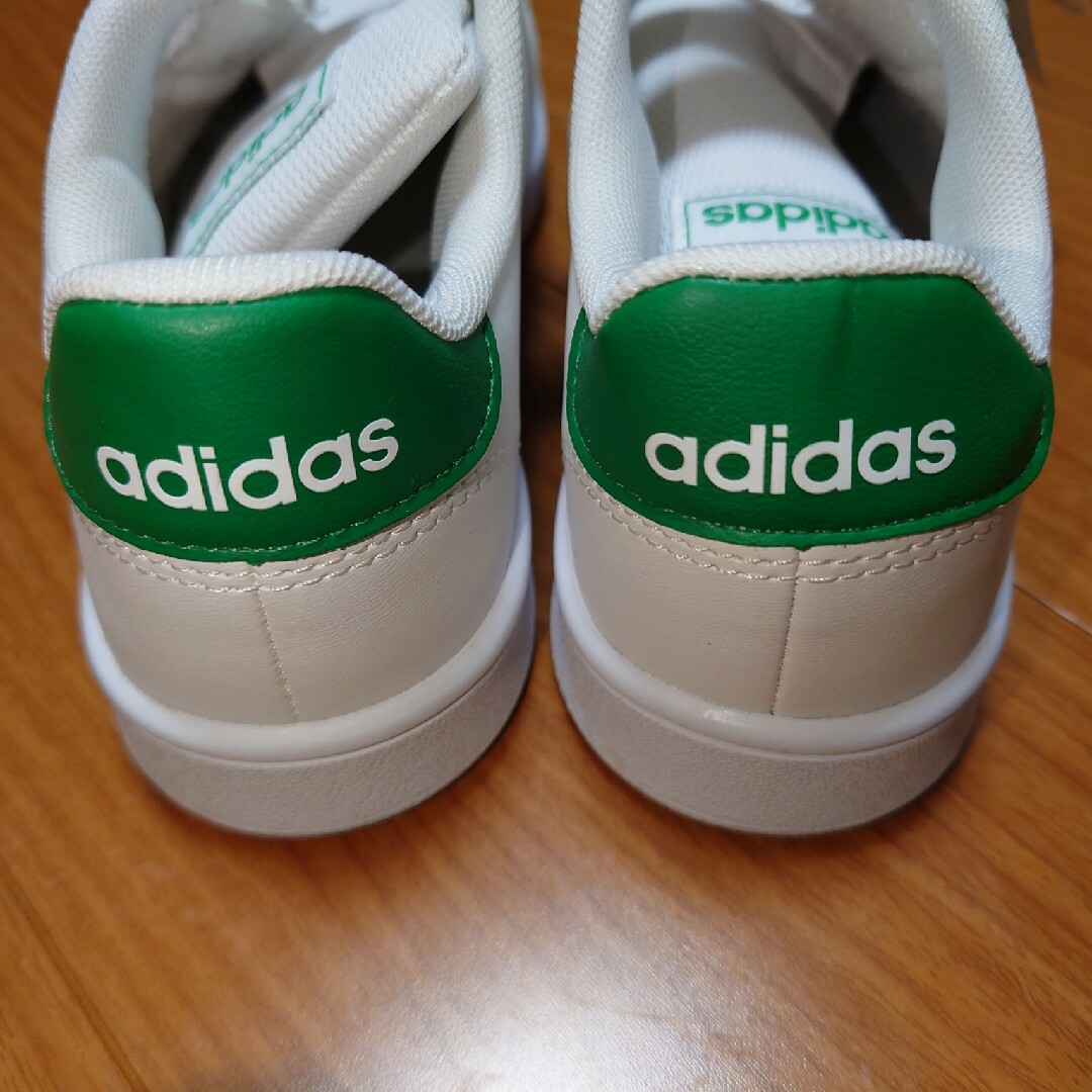 adidas(アディダス)の【未使用品】アディダス　スニーカー　キッズ  21cm キッズ/ベビー/マタニティのキッズ靴/シューズ(15cm~)(スニーカー)の商品写真