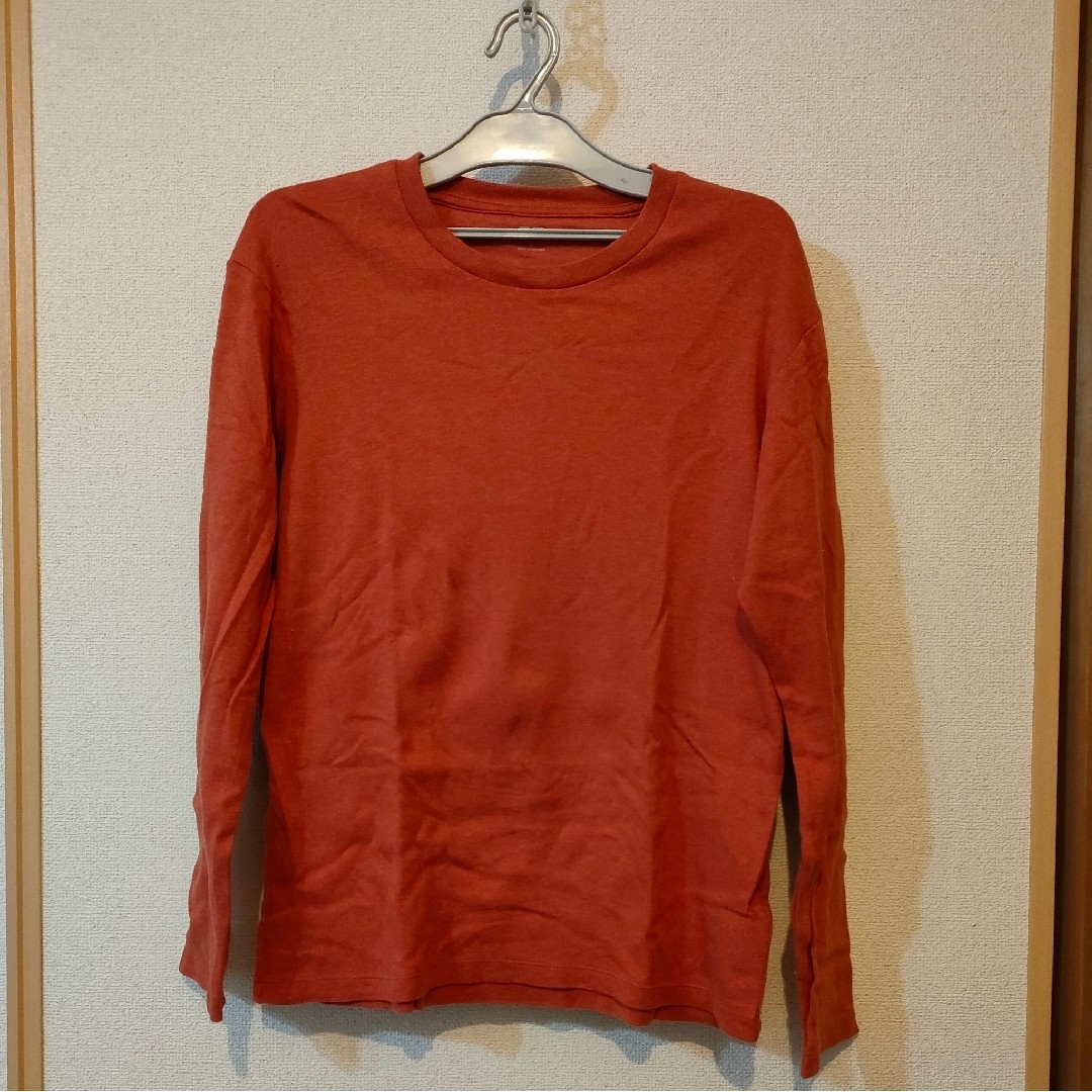 UNIQLO(ユニクロ)のユニクロ 長袖 T シャツ メンズM 赤　厚手生地 　綿100% メンズのトップス(Tシャツ/カットソー(七分/長袖))の商品写真