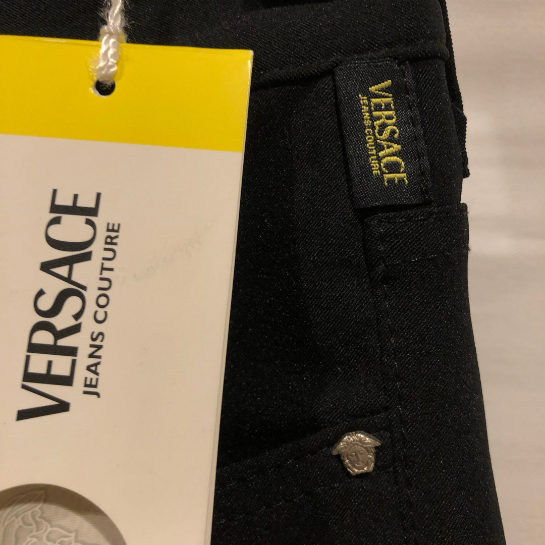 VERSACE(ヴェルサーチ)の【未使用】 VERSACE ヴェルサーチ　デニム ブラック　ジーンズ❗️ メンズのパンツ(デニム/ジーンズ)の商品写真