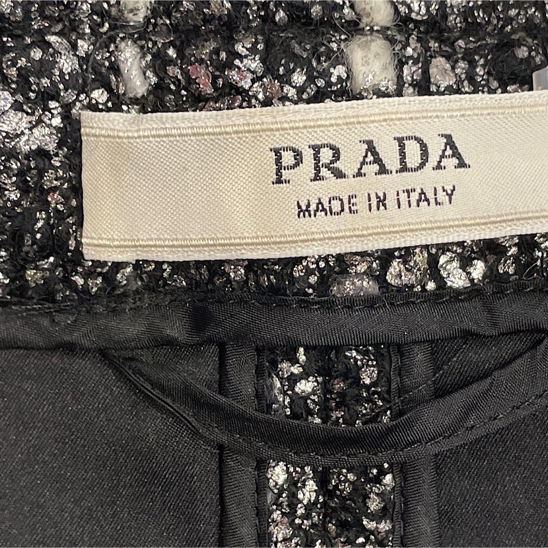 PRADA(プラダ)のPRADA プラダ ノーカラー ツイード ジャケット ビジュー付き レディースのジャケット/アウター(ノーカラージャケット)の商品写真