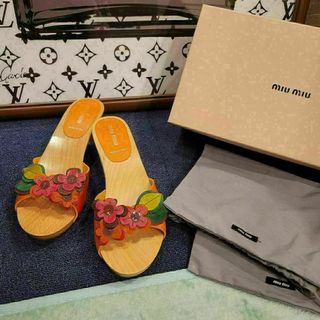 ミュウミュウ サンダルの通販 1,000点以上 | miumiuを買うならラクマ