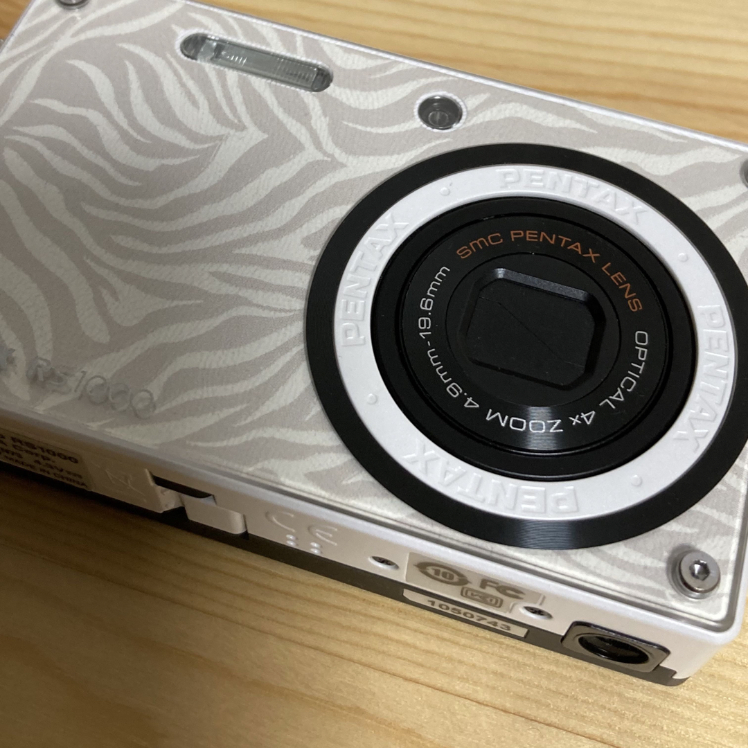 PENTAX(ペンタックス)のPENTAX Optio RS1000 WHITE スマホ/家電/カメラのカメラ(コンパクトデジタルカメラ)の商品写真