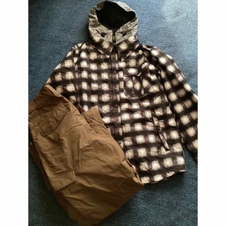 クイックシルバー(QUIKSILVER)のLOCAL ＸQUIKSILVER メンズＭ　スノボウェア(ウエア/装備)