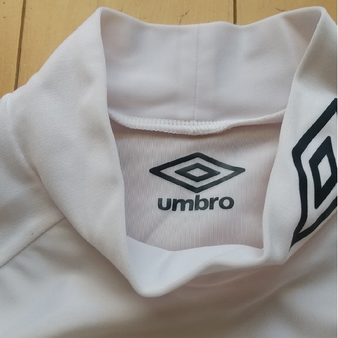 UMBRO(アンブロ)のumbro インナー M スポーツ/アウトドアのサッカー/フットサル(その他)の商品写真
