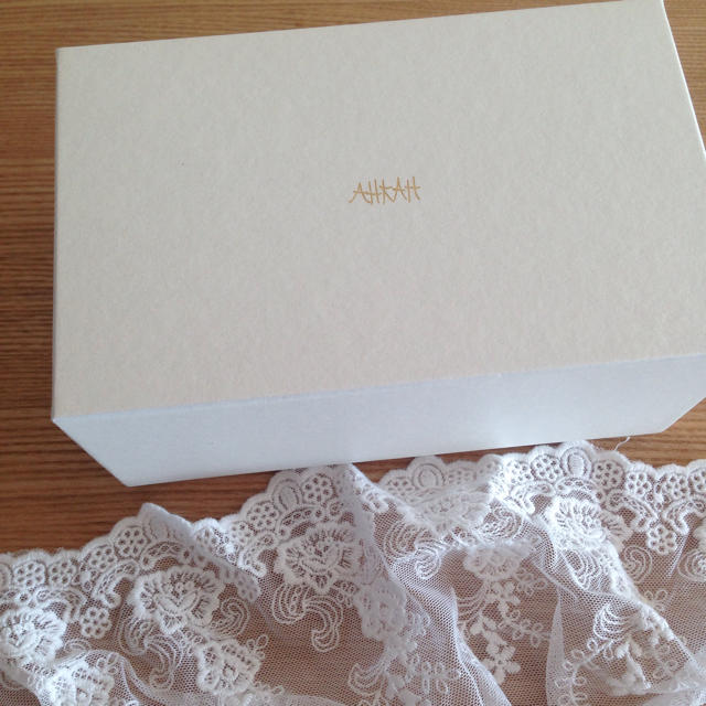 AHKAH(アーカー)の新品未使用 アーカー リングピロー 箱付き ハンドメイドのウェディング(リングピロー)の商品写真