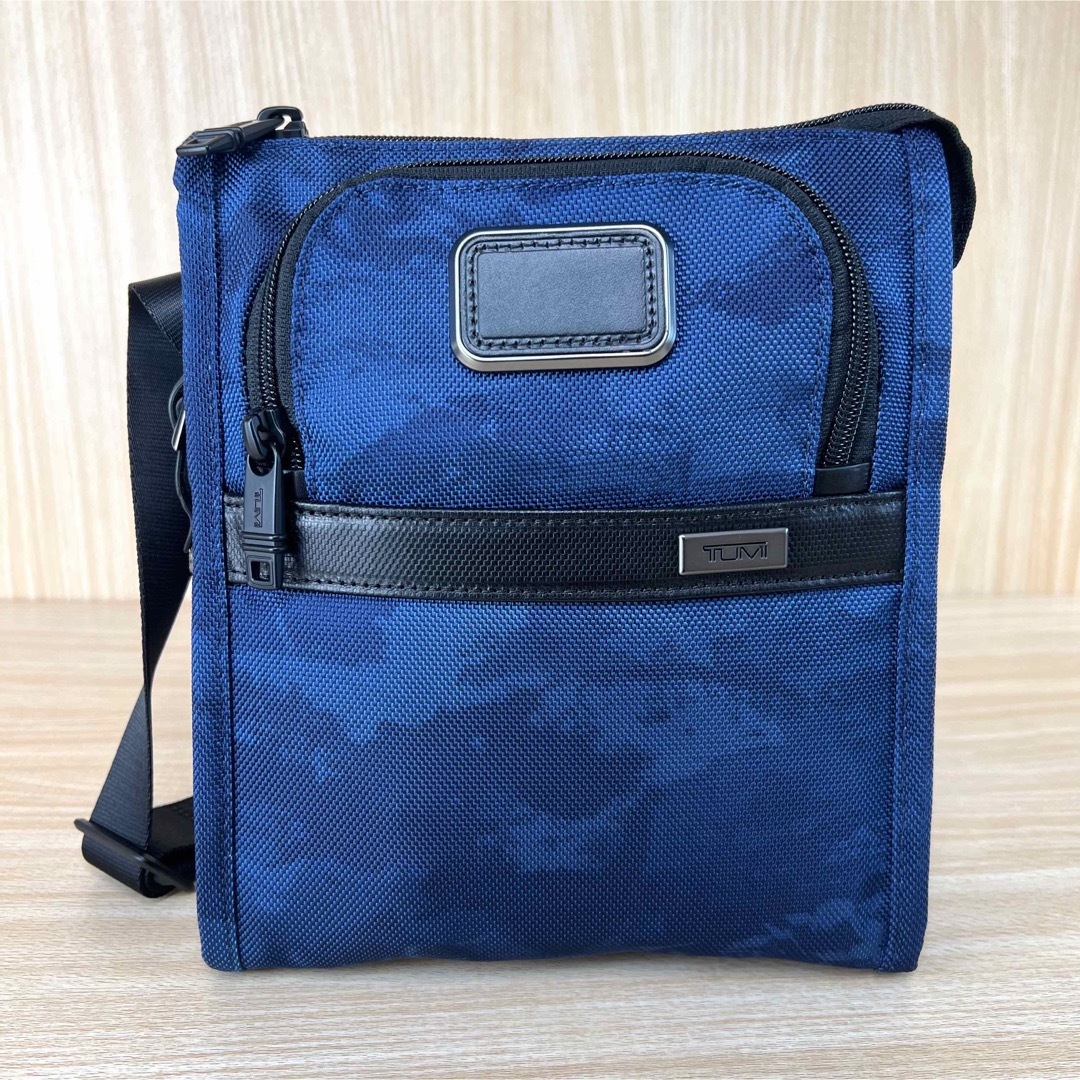 TUMI(トゥミ)の【美品 希少】TUMI ALPHA2 TRAVEL POCKET SMALL メンズのバッグ(ボディーバッグ)の商品写真