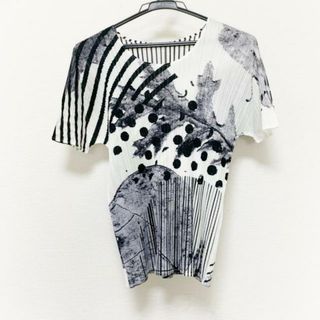 プリーツプリーズイッセイミヤケ トップスの通販 3,000点以上 | PLEATS
