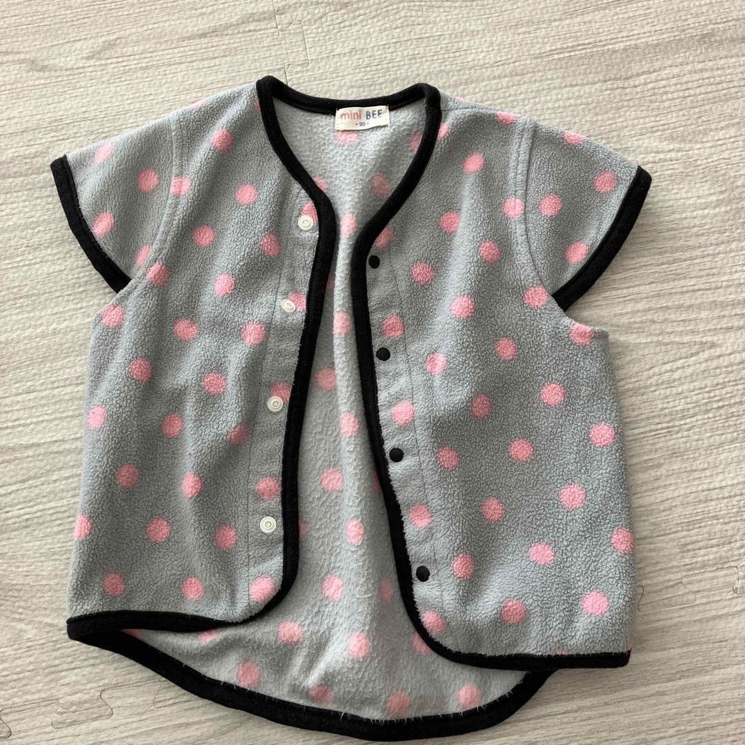 スリーパー　ベスト　フリース　90 グレー　ドット　水玉 キッズ/ベビー/マタニティのキッズ服男の子用(90cm~)(その他)の商品写真