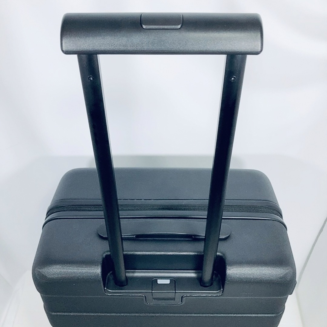 MUJI (無印良品)(ムジルシリョウヒン)の廃盤品　MUJI　無印良品　ハードキャリーケース　63L　4輪　ブラック　極美品 レディースのバッグ(スーツケース/キャリーバッグ)の商品写真