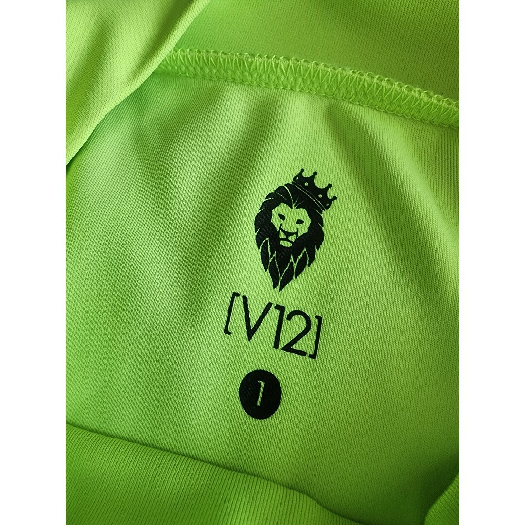 美品 V12 モックネック-