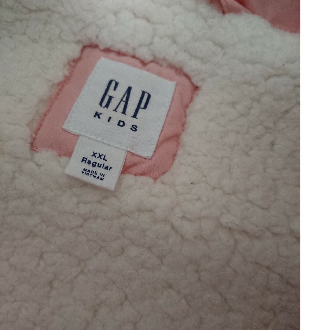 GAP Kids(ギャップキッズ)のGAP KIDS 160　中綿入りベスト　内側ボア　ピンク キッズ/ベビー/マタニティのキッズ服女の子用(90cm~)(ジャケット/上着)の商品写真