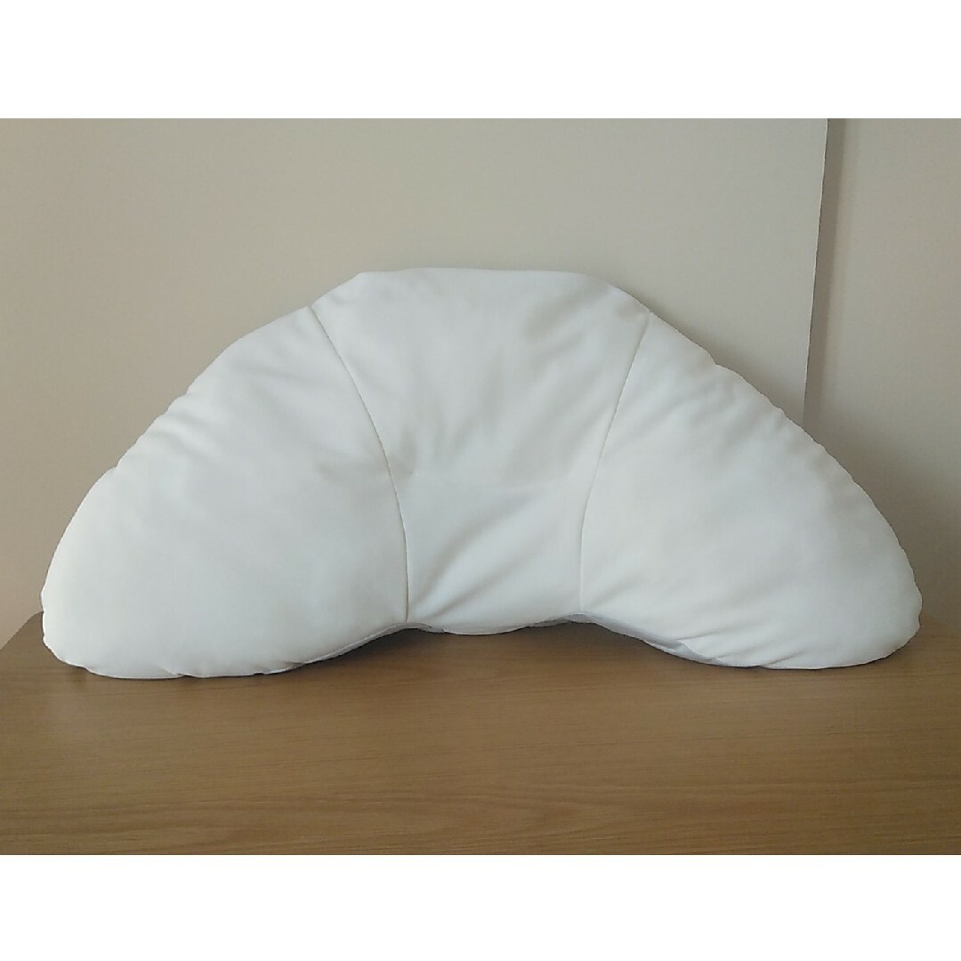横向き寝専用枕　YOKONEGU インテリア/住まい/日用品の寝具(枕)の商品写真
