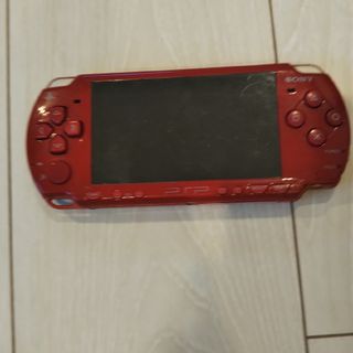 プレイステーションポータブル(PlayStation Portable)のpsp2000本体⭐️赤。通電確認済み。ジャンク(携帯用ゲーム機本体)