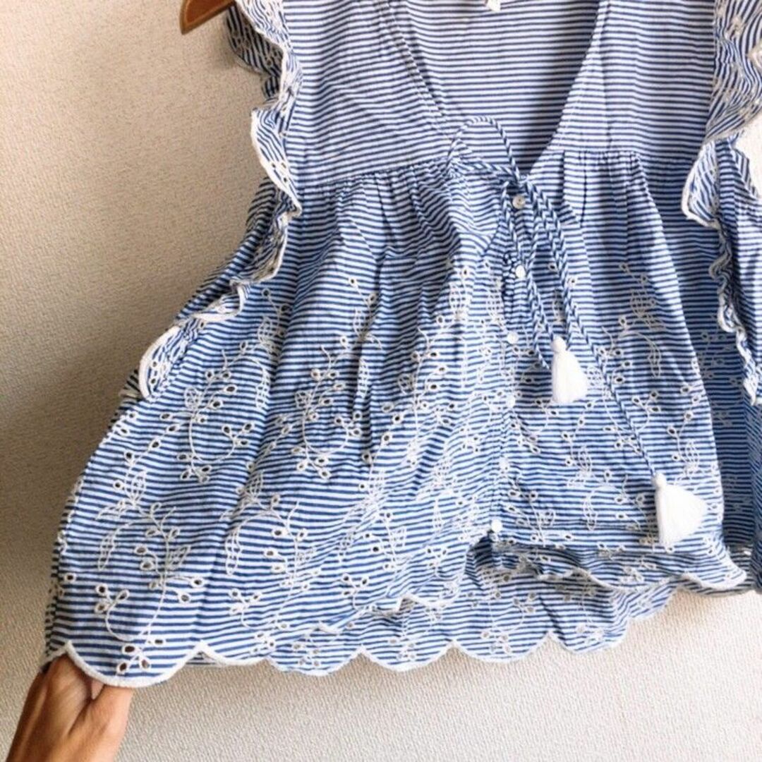 ZARA(ザラ)のZARA♡袖フリルノースリシャツM♡ホワイト×ブルーボーダー♡夏コーデ♡ザラ美品 レディースのトップス(シャツ/ブラウス(半袖/袖なし))の商品写真