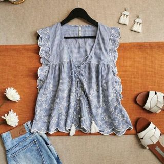 ザラ(ZARA)のZARA♡袖フリルノースリシャツM♡ホワイト×ブルーボーダー♡夏コーデ♡ザラ美品(シャツ/ブラウス(半袖/袖なし))